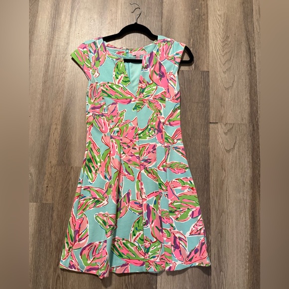 Lily Pulitzer shift dress🌷💐 - Picture 3 of 4